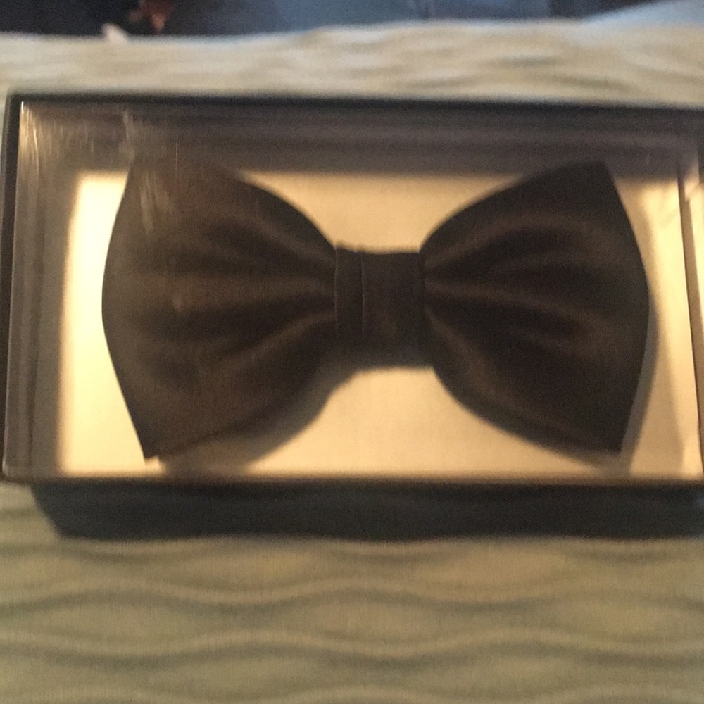 Bow tie, black, silk - For women or men.